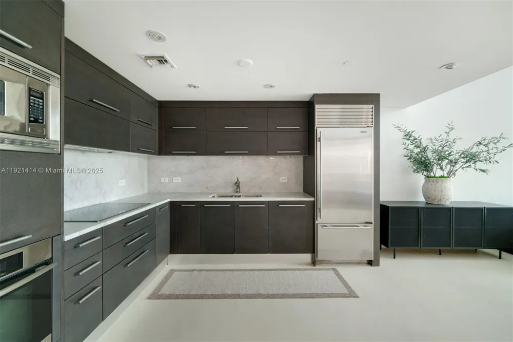 900 Biscayne Blvd #905 Miami, FL 33132