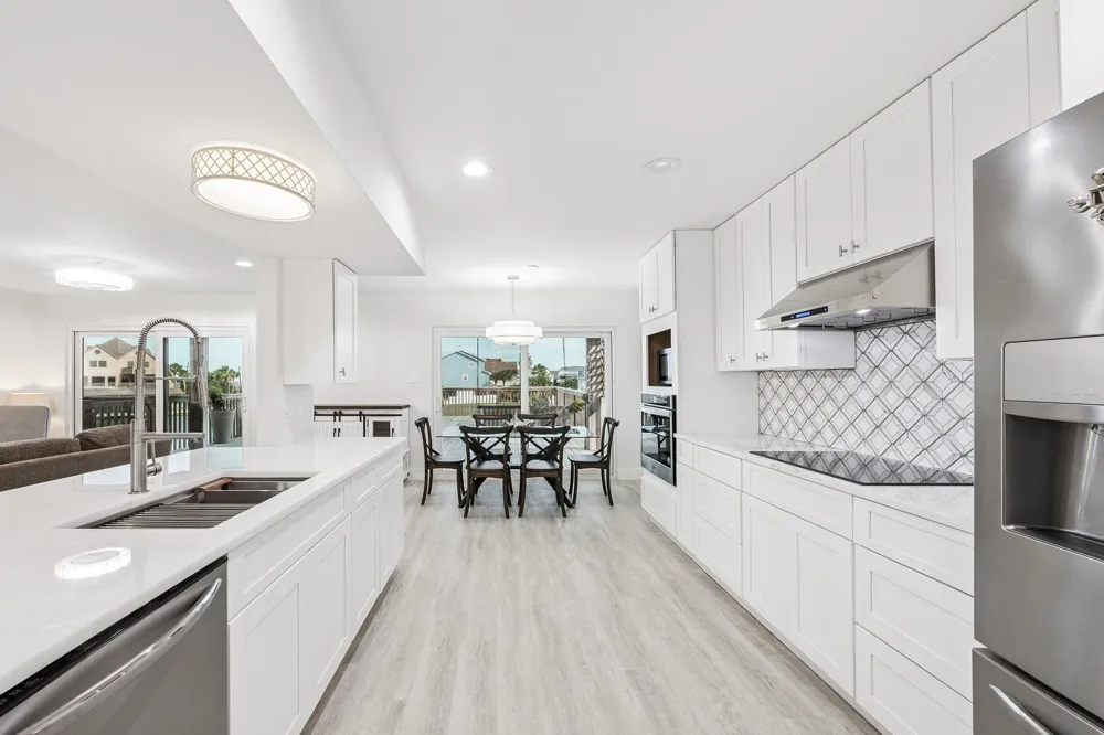 1814 Tiki Drive Tiki Island, TX 77554