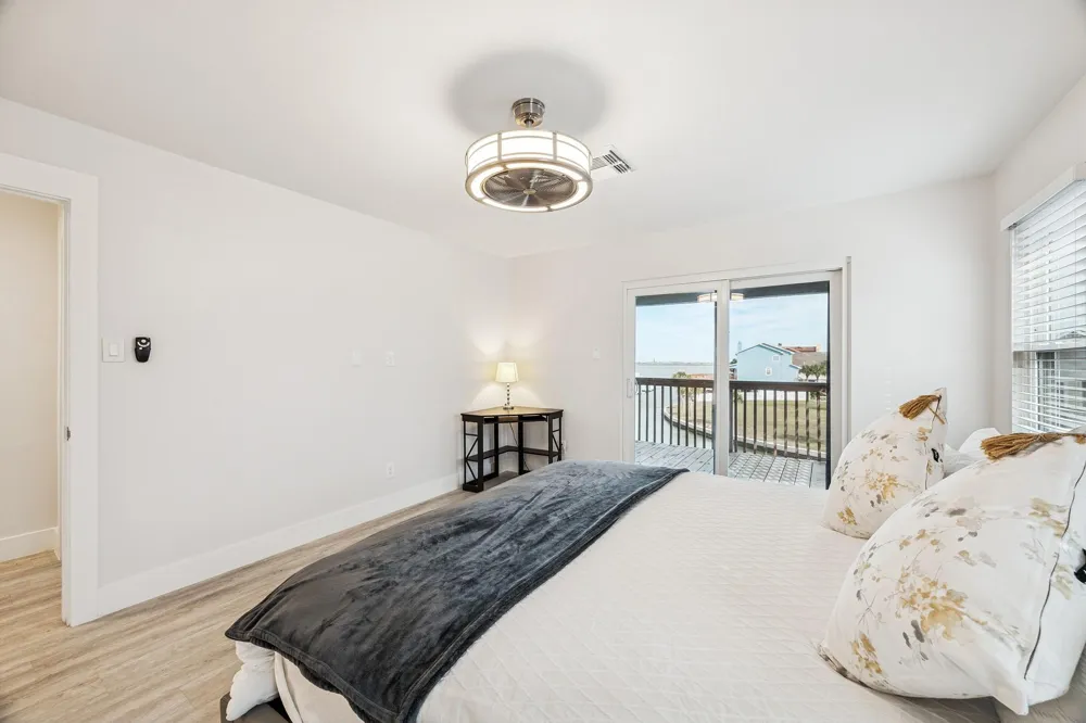 1814 Tiki Drive Tiki Island, TX 77554