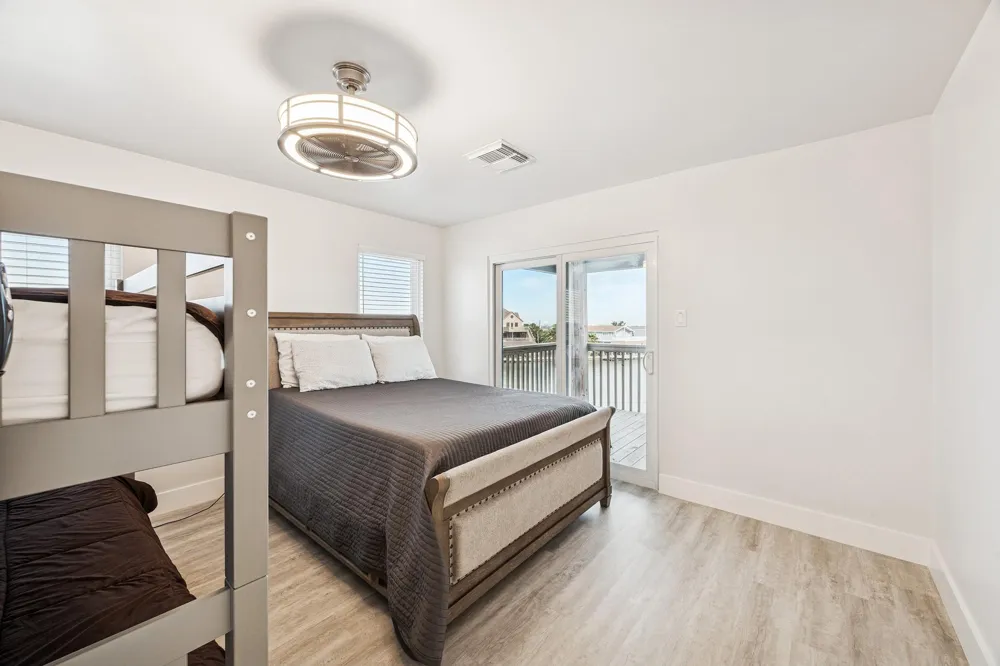 1814 Tiki Drive Tiki Island, TX 77554