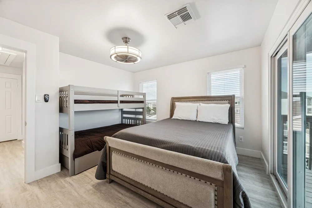 1814 Tiki Drive Tiki Island, TX 77554