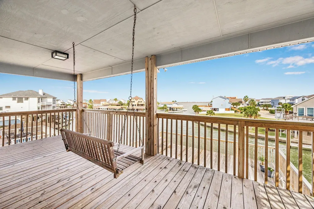 1814 Tiki Drive Tiki Island, TX 77554