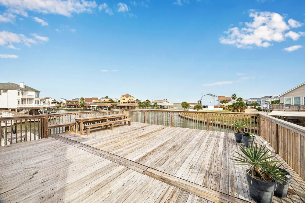 1814 Tiki Drive Tiki Island, TX 77554