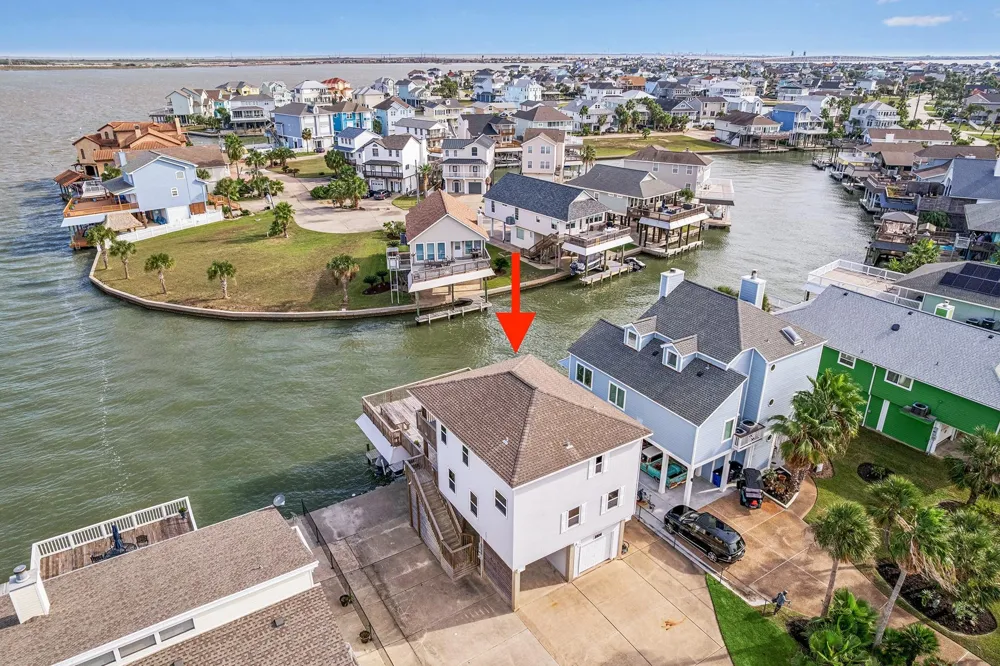 1814 Tiki Drive Tiki Island, TX 77554