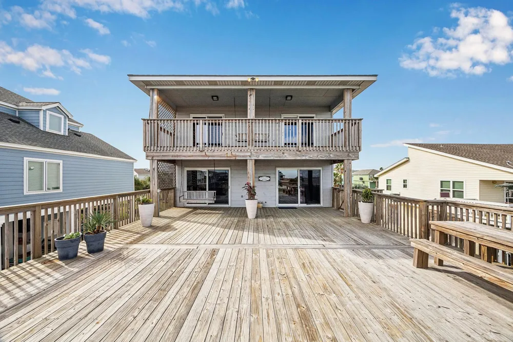 1814 Tiki Drive Tiki Island, TX 77554