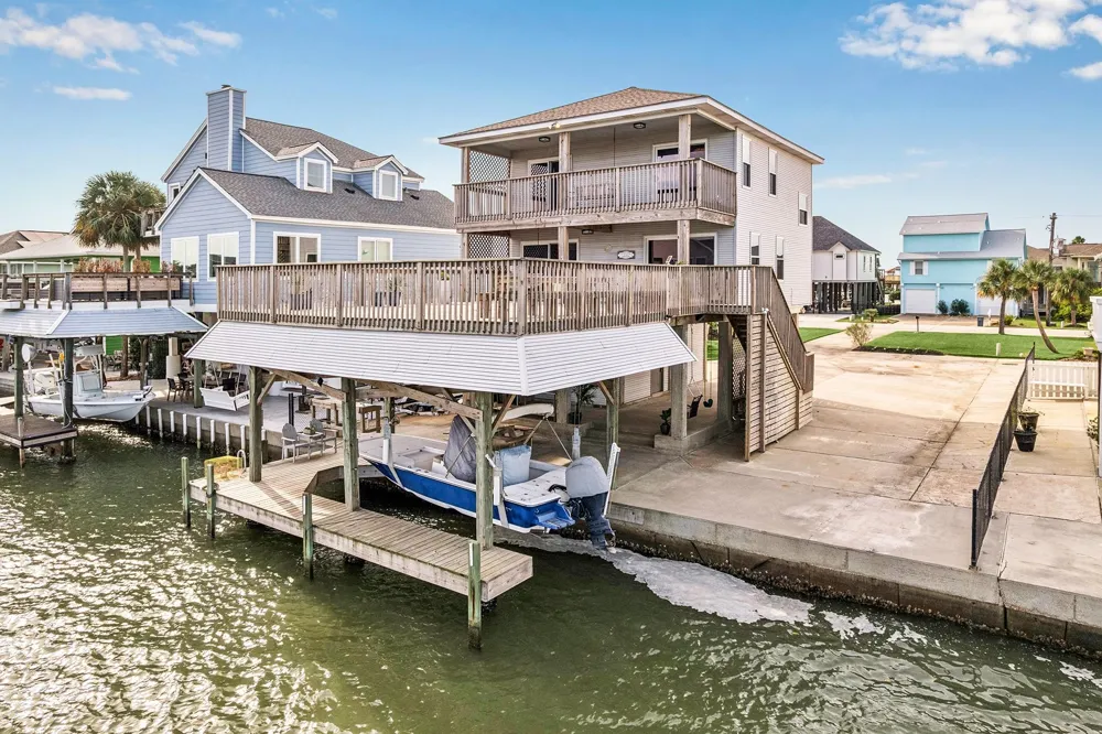 1814 Tiki Drive Tiki Island, TX 77554