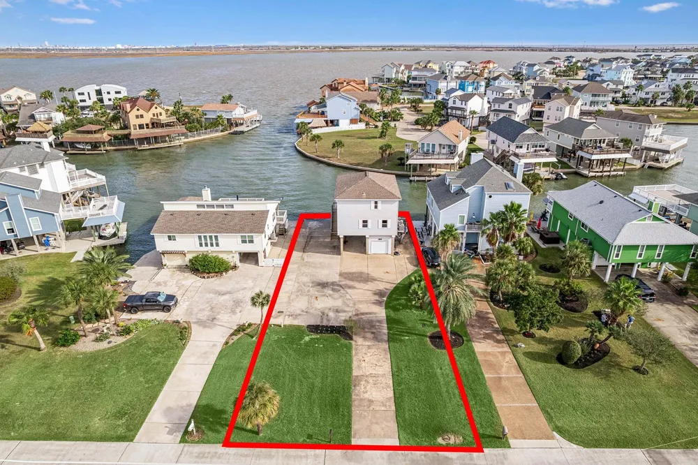 1814 Tiki Drive Tiki Island, TX 77554