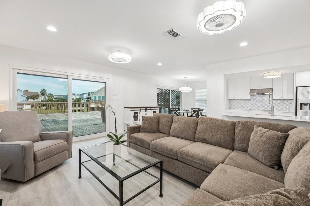 1814 Tiki Drive Tiki Island, TX 77554
