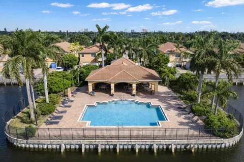 1718 Carvelle Dr #1718