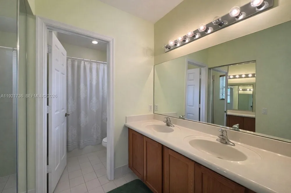 1718 Carvelle Dr #1718 Riviera Beach, FL 33404
