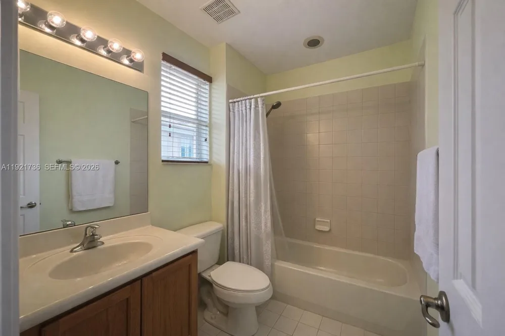 1718 Carvelle Dr #1718 Riviera Beach, FL 33404