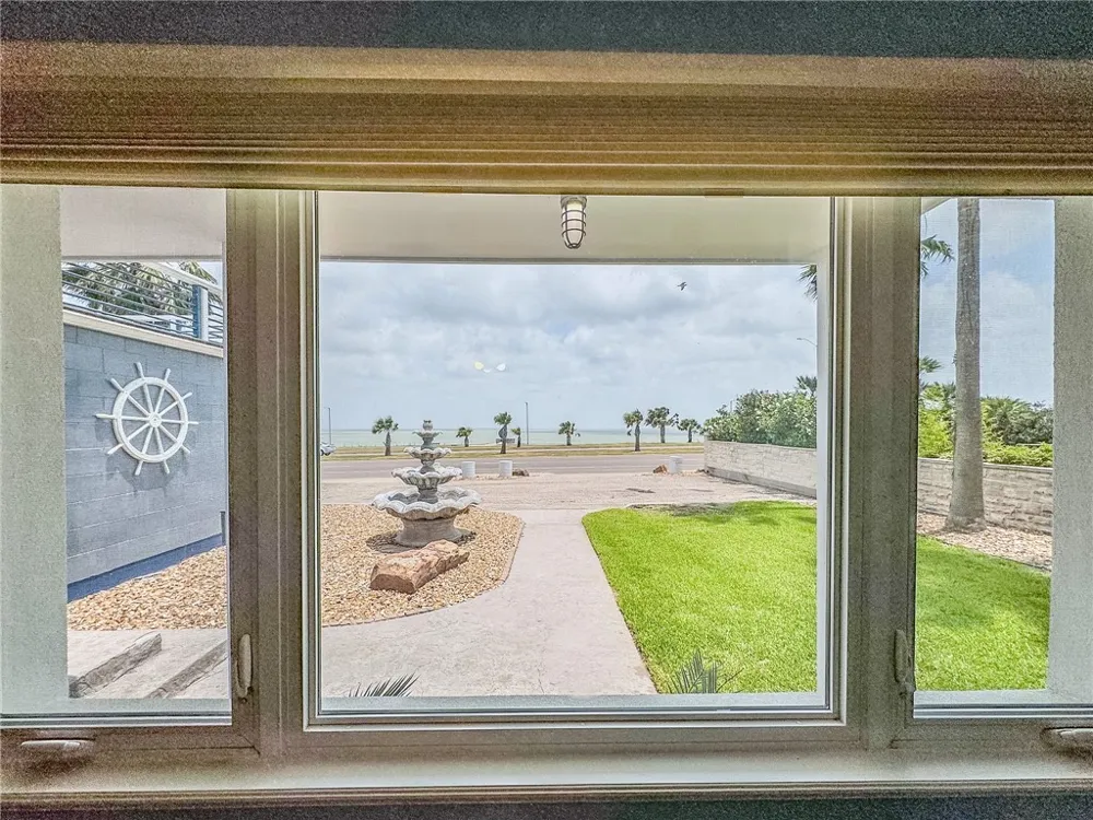2925 Ocean Drive Corpus Christi, TX 78404
