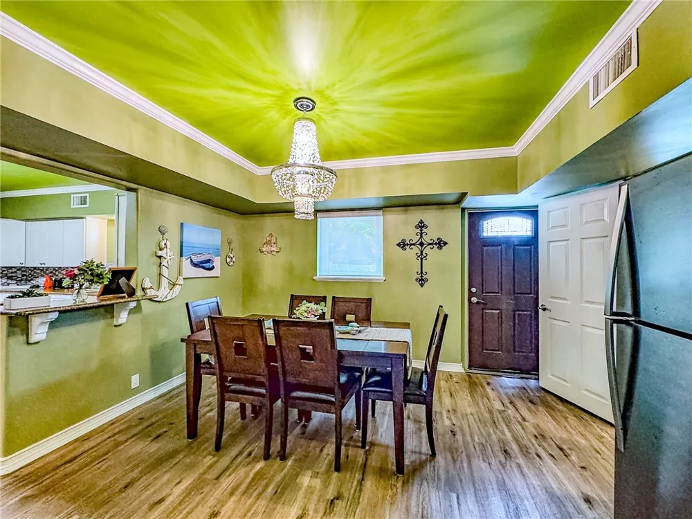 2925 Ocean Drive Corpus Christi, TX 78404