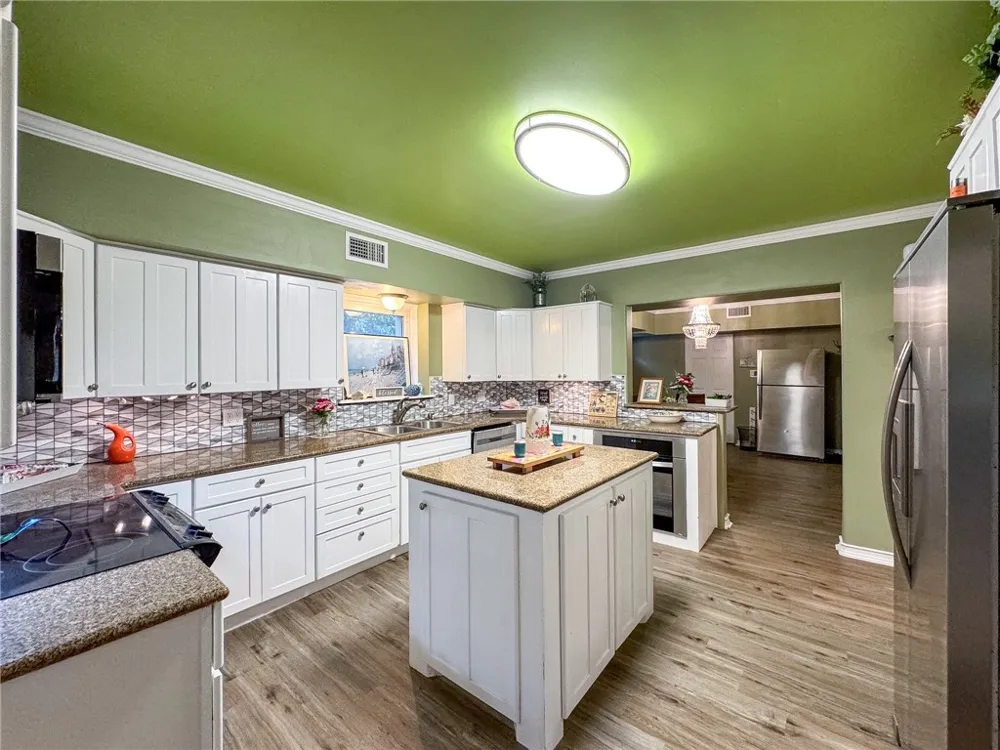 2925 Ocean Drive Corpus Christi, TX 78404