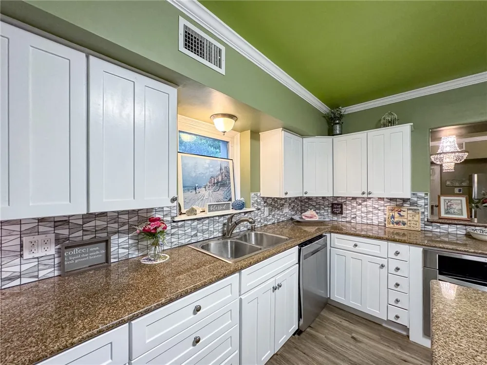 2925 Ocean Drive Corpus Christi, TX 78404