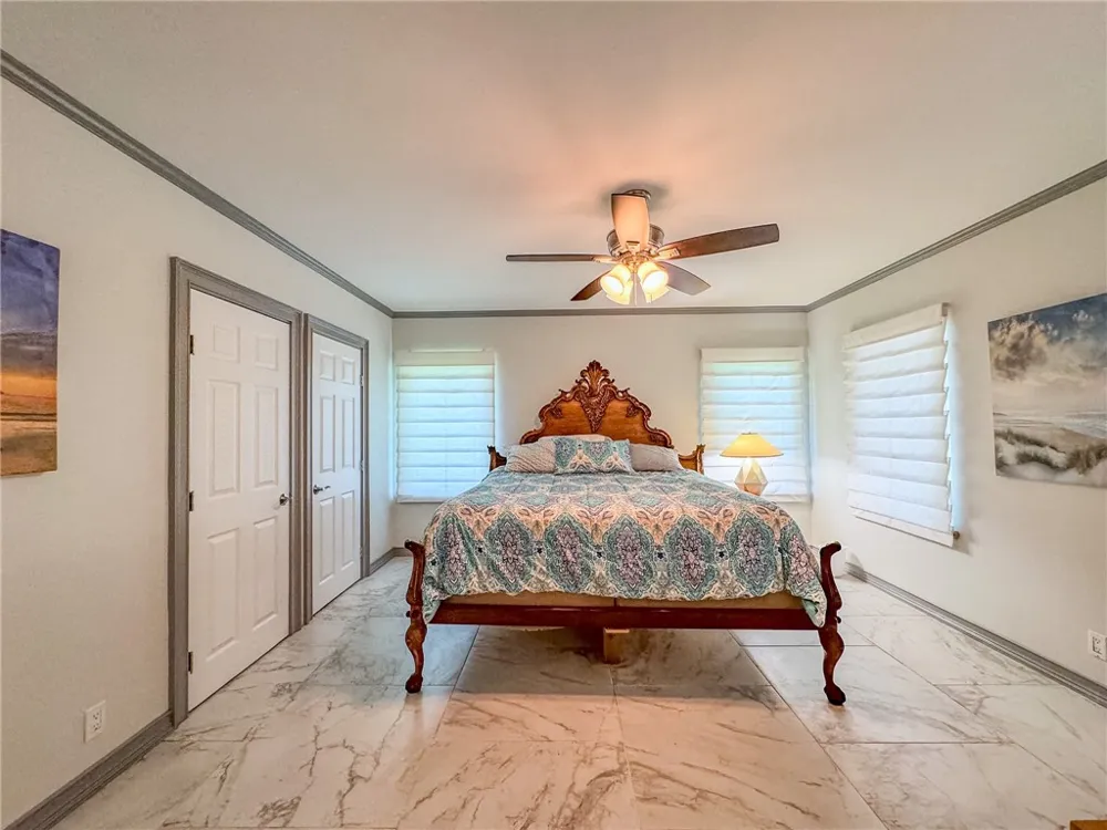 2925 Ocean Drive Corpus Christi, TX 78404