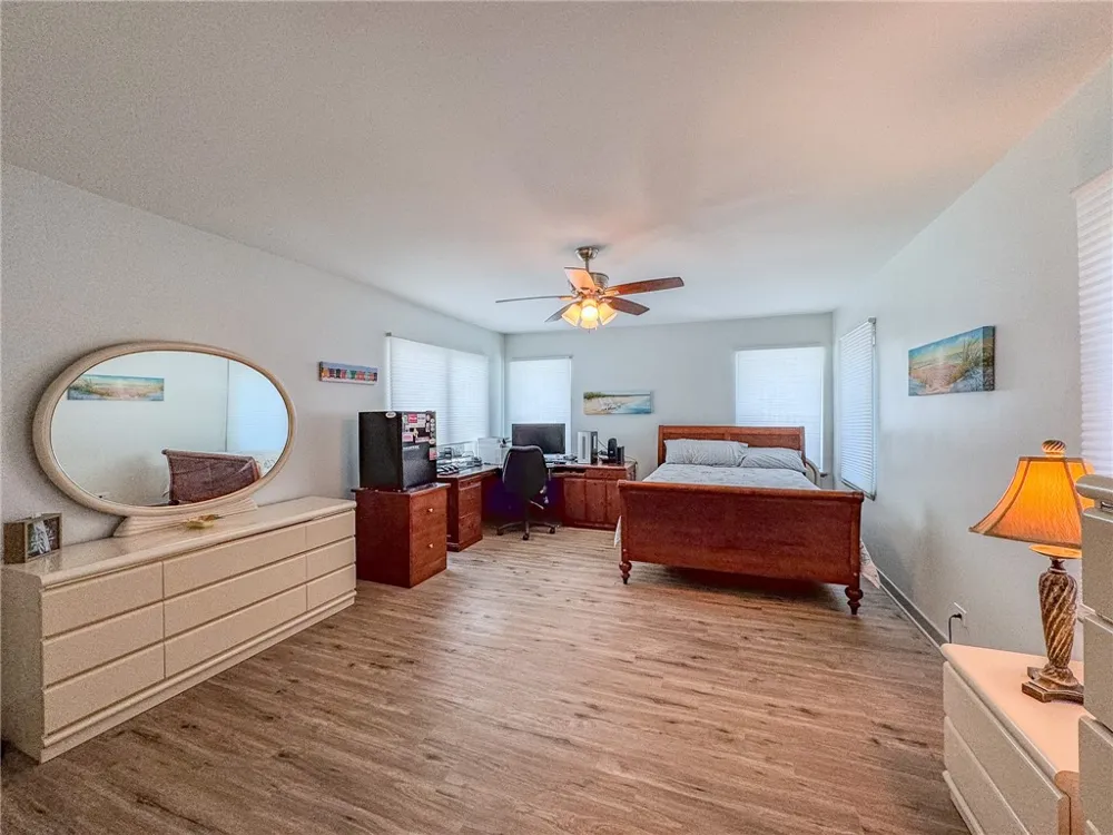 2925 Ocean Drive Corpus Christi, TX 78404