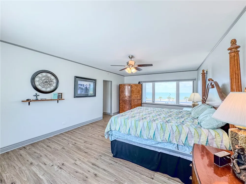 2925 Ocean Drive Corpus Christi, TX 78404