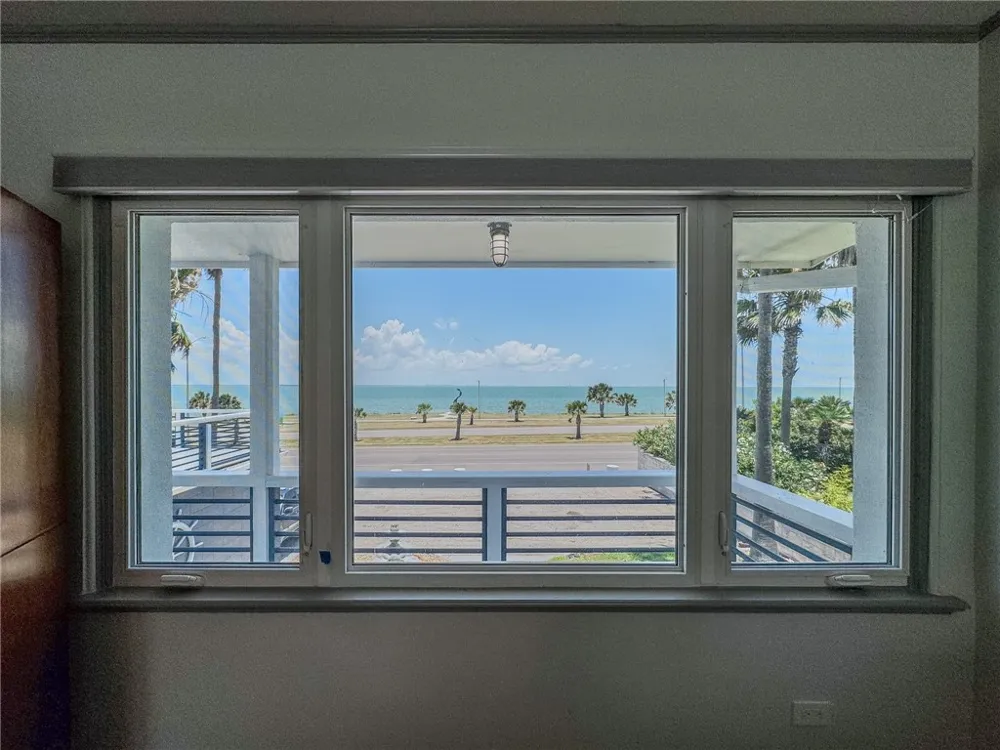 2925 Ocean Drive Corpus Christi, TX 78404