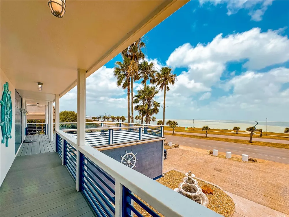 2925 Ocean Drive Corpus Christi, TX 78404
