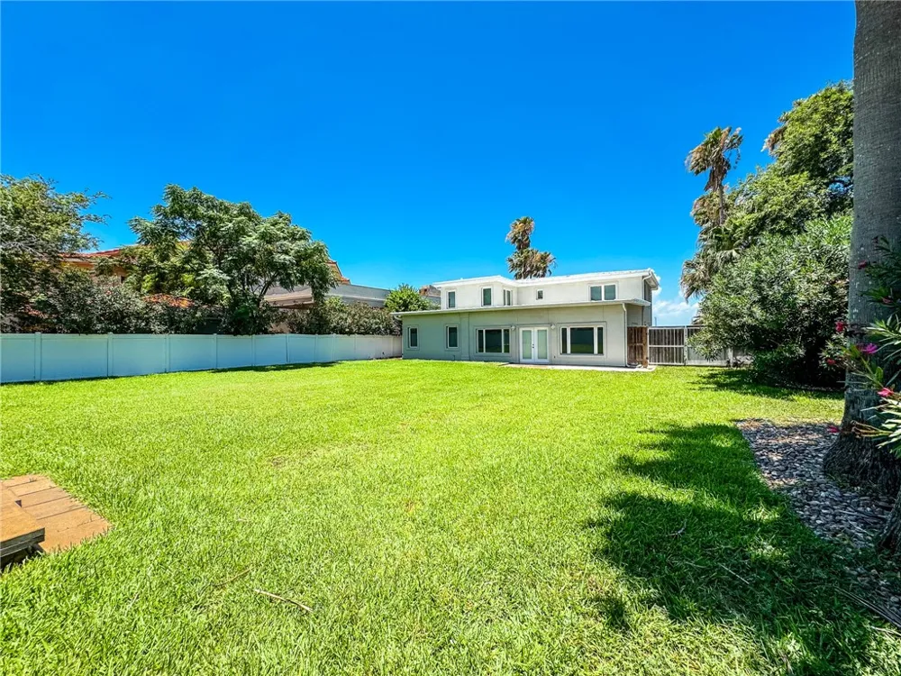 2925 Ocean Drive Corpus Christi, TX 78404