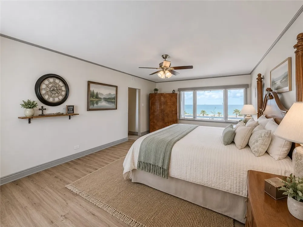 2925 Ocean Drive Corpus Christi, TX 78404
