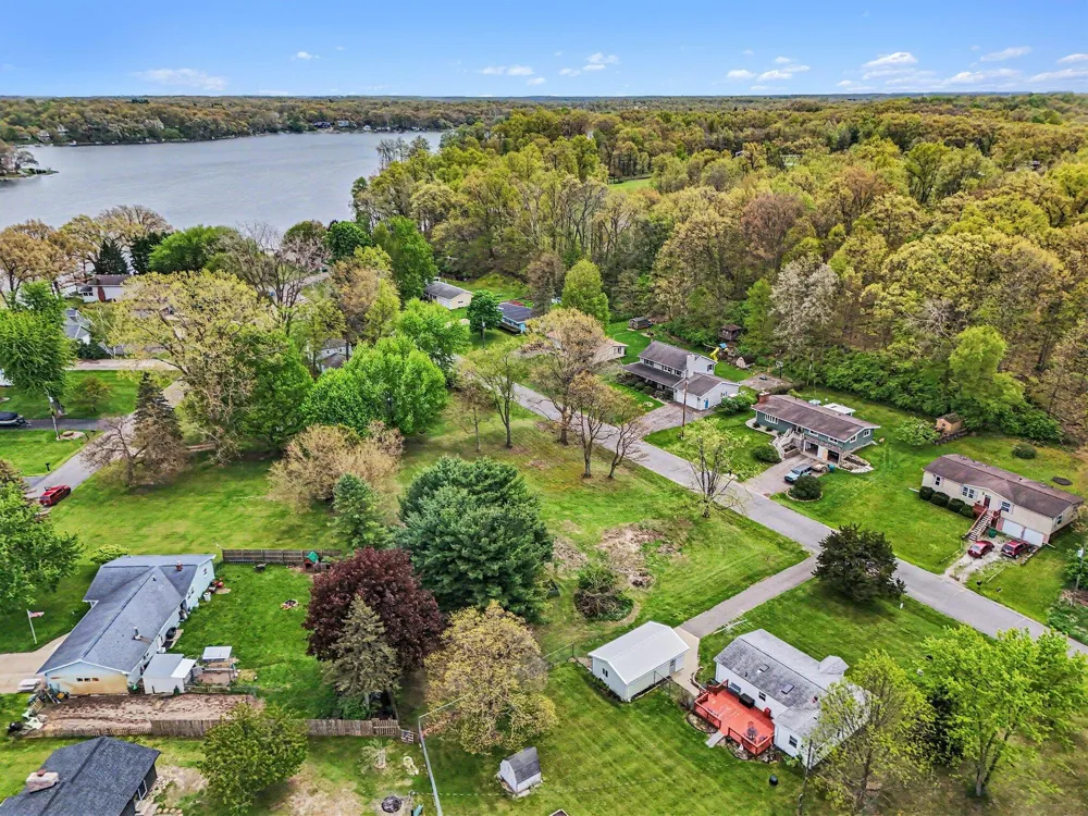 1819 Elizabeth Drive Three Rivers, MI 49093