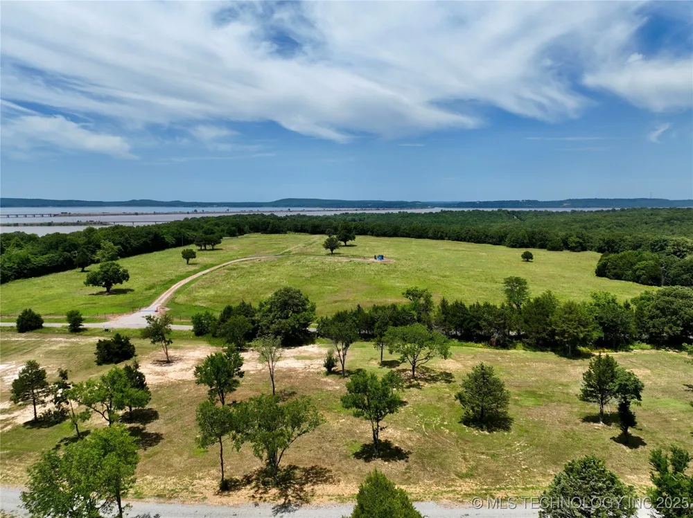 19 Kathy Lane Eufaula, OK 74432