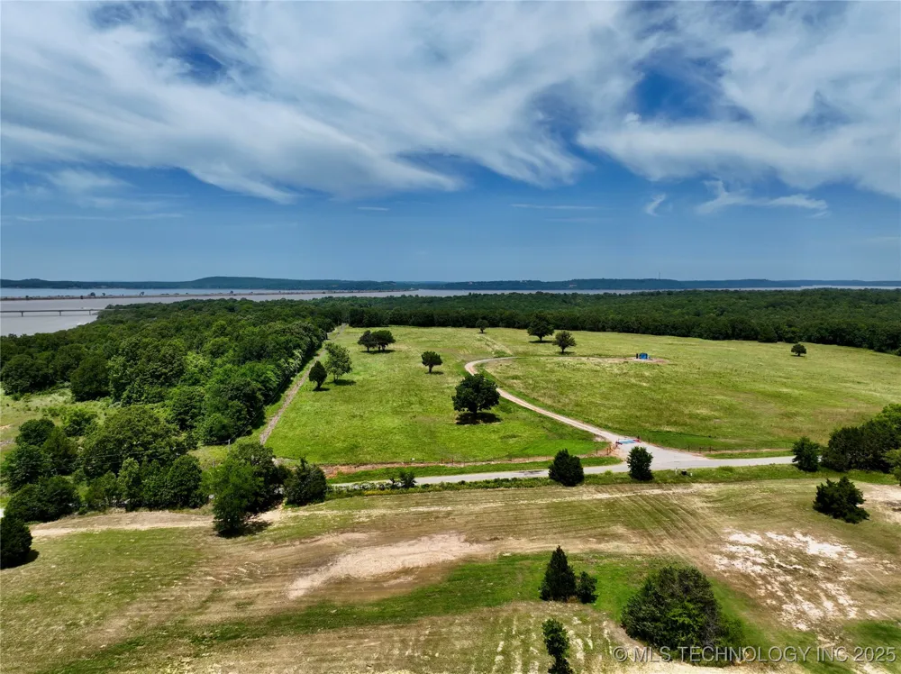19 Kathy Lane Eufaula, OK 74432