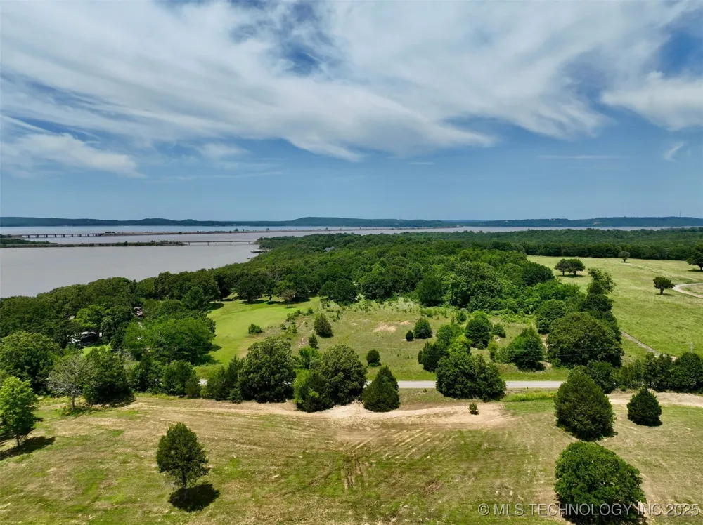 19 Kathy Lane Eufaula, OK 74432