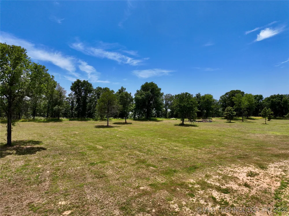 14 Kathy Lane Eufaula, OK 74432