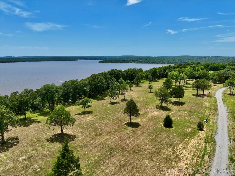 14 Kathy Lane Eufaula, OK 74432