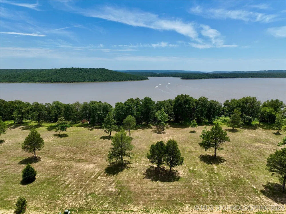 14 Kathy Lane Eufaula, OK 74432