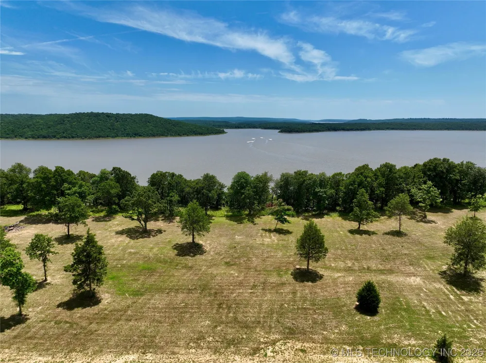 14 Kathy Lane Eufaula, OK 74432