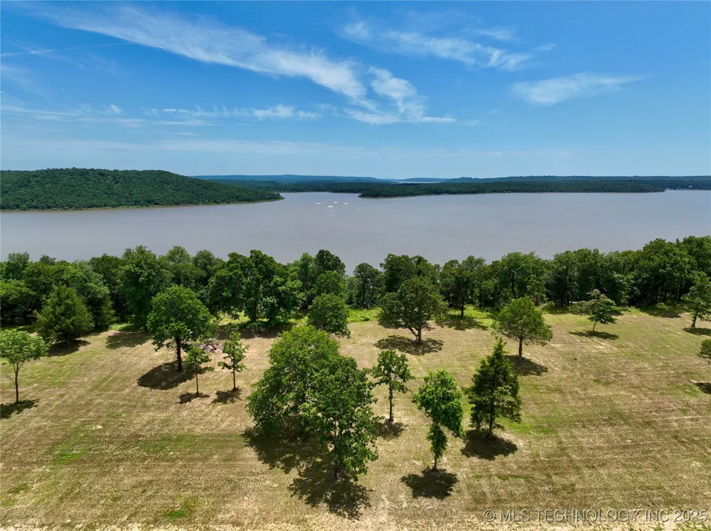 14 Kathy Lane Eufaula, OK 74432