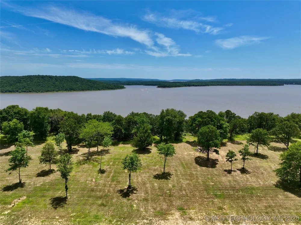 14 Kathy Lane Eufaula, OK 74432