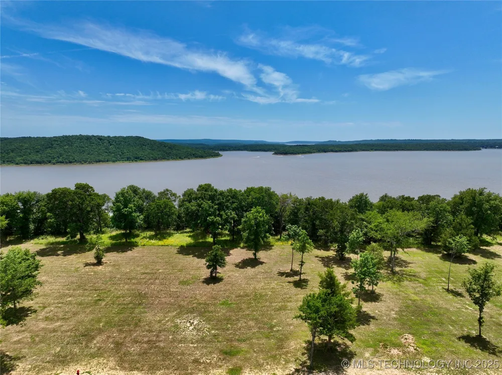 14 Kathy Lane Eufaula, OK 74432
