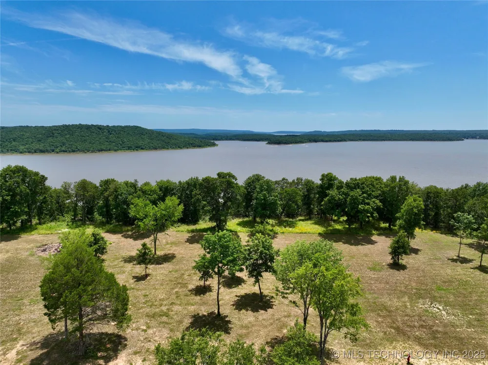 14 Kathy Lane Eufaula, OK 74432
