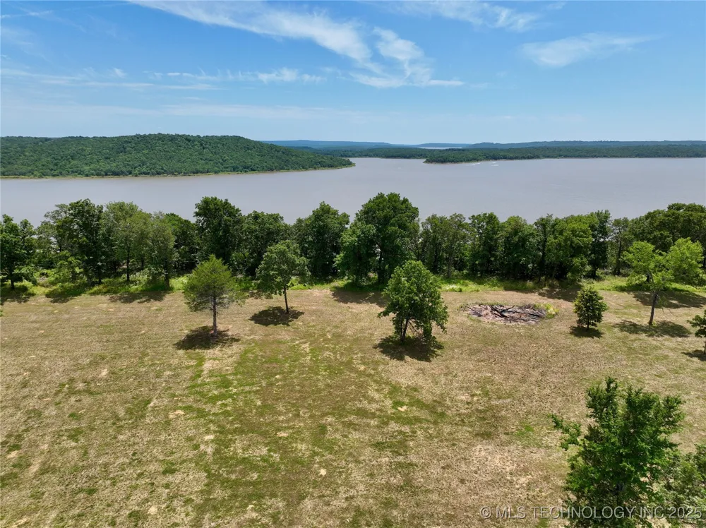 14 Kathy Lane Eufaula, OK 74432