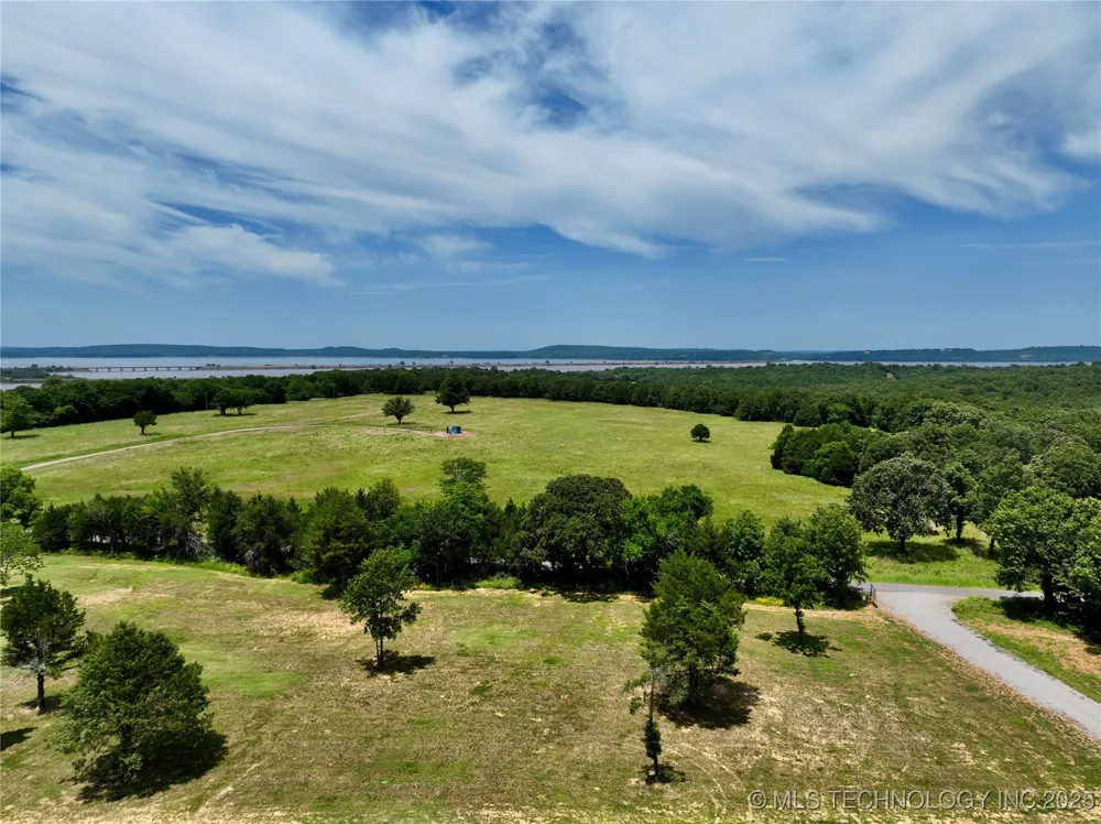 14 Kathy Lane Eufaula, OK 74432