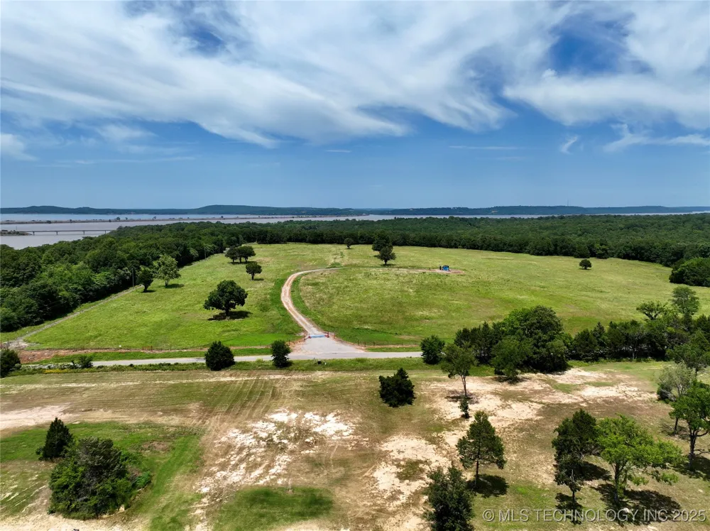 14 Kathy Lane Eufaula, OK 74432