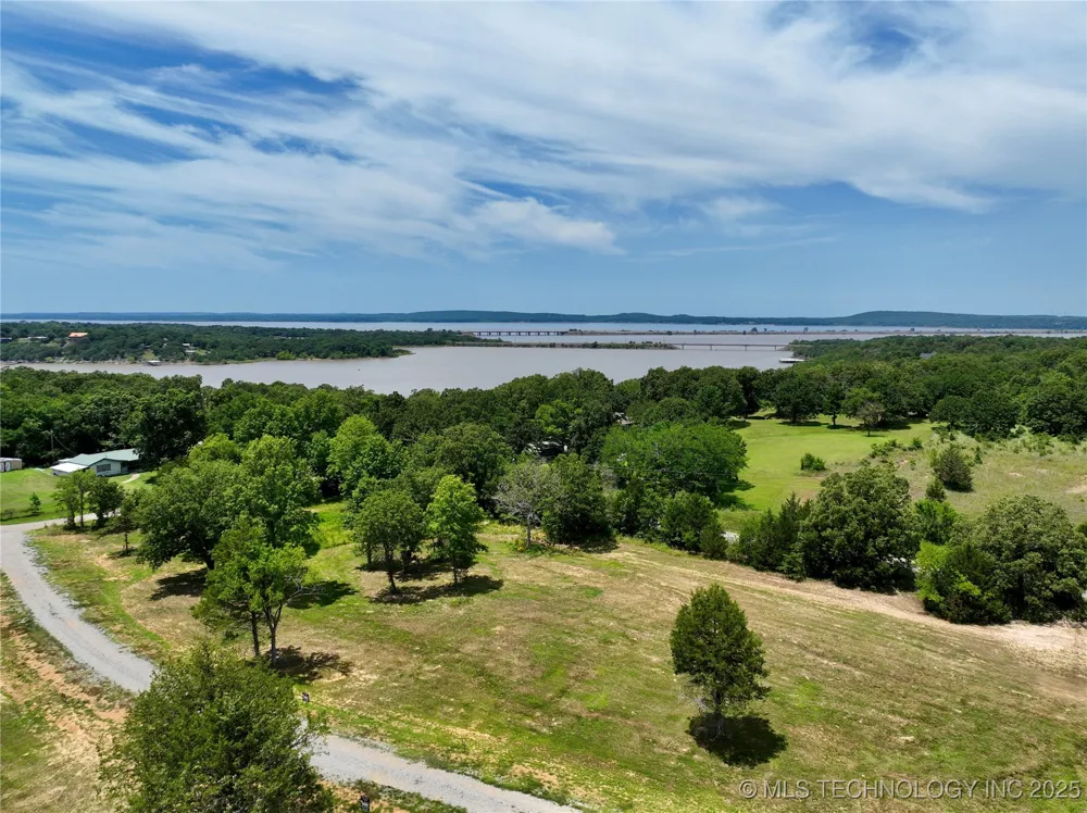 14 Kathy Lane Eufaula, OK 74432