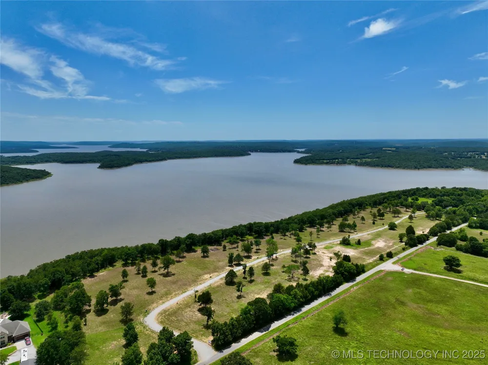 14 Kathy Lane Eufaula, OK 74432