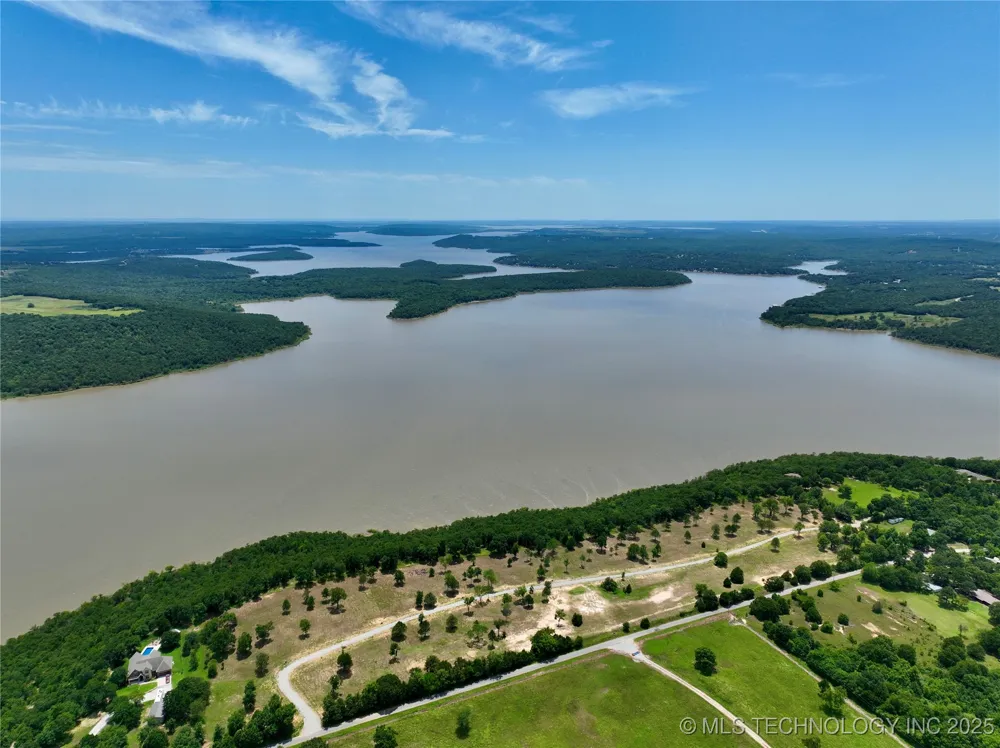 14 Kathy Lane Eufaula, OK 74432