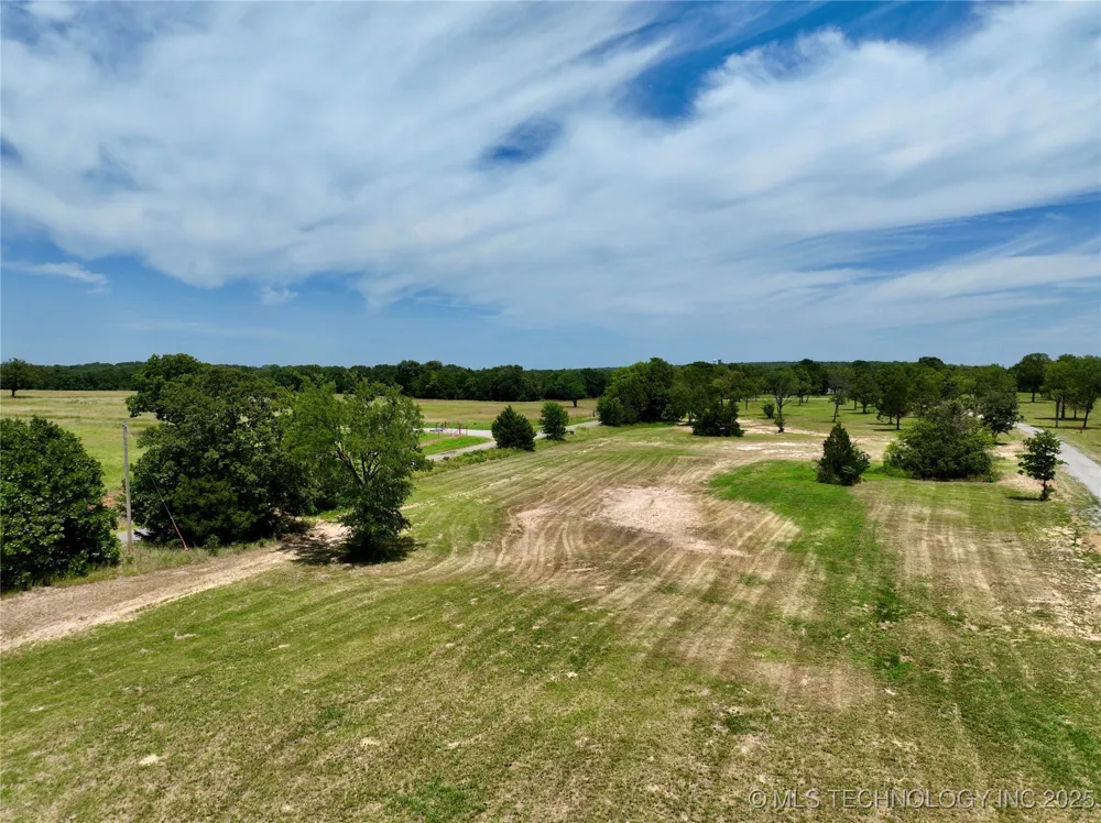 14 Kathy Lane Eufaula, OK 74432