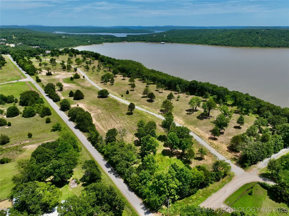 14 Kathy Lane Eufaula, OK 74432