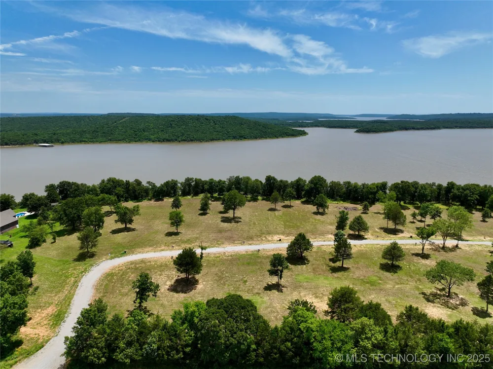 14 Kathy Lane Eufaula, OK 74432