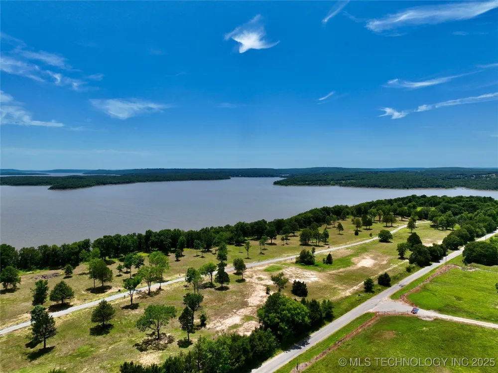 14 Kathy Lane Eufaula, OK 74432