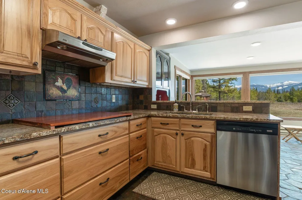 762 Reeder Bay Road Nordman, ID 83848