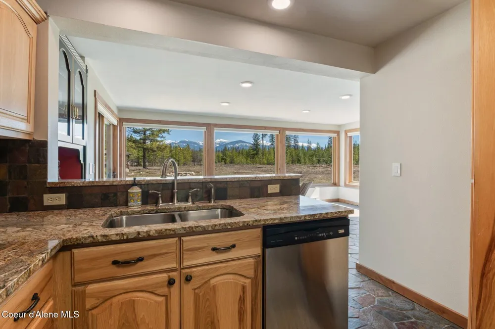762 Reeder Bay Road Nordman, ID 83848